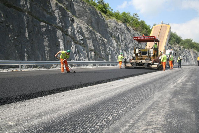 surfacing-the-a5-at-ty-nant-north-wales